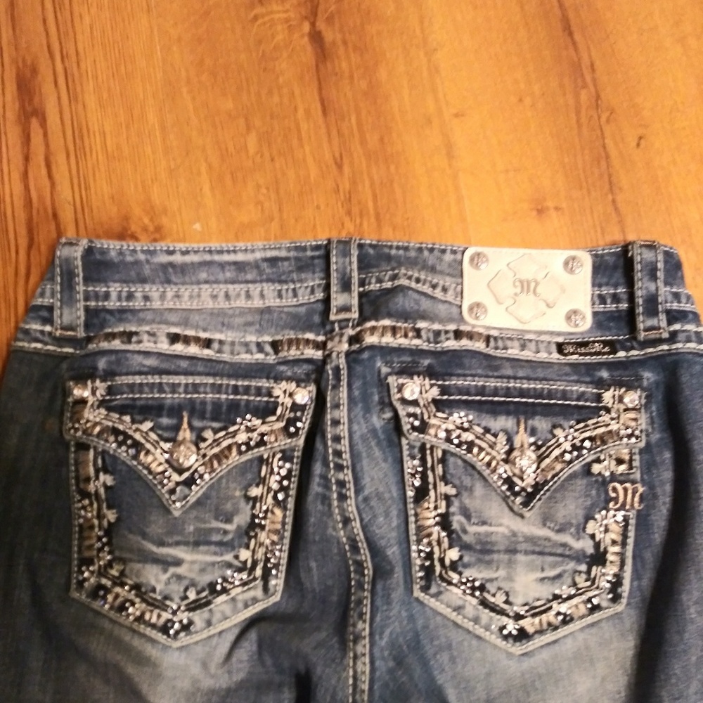 Super cute miss me capris sparkly pockets size 31